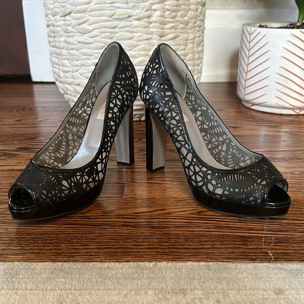 Beautiful Valentino Garavani Pep toe heels